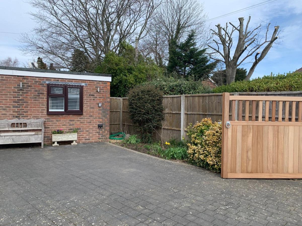 Self Contained Annex With Bedroom Bathroom Sitting Room And Kitchenette Emsworth Exterior foto